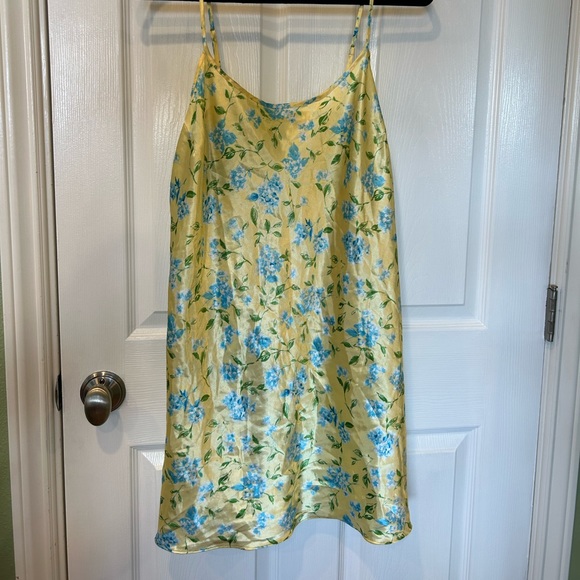 Yellow floral satin dress - Picture 1 of 2